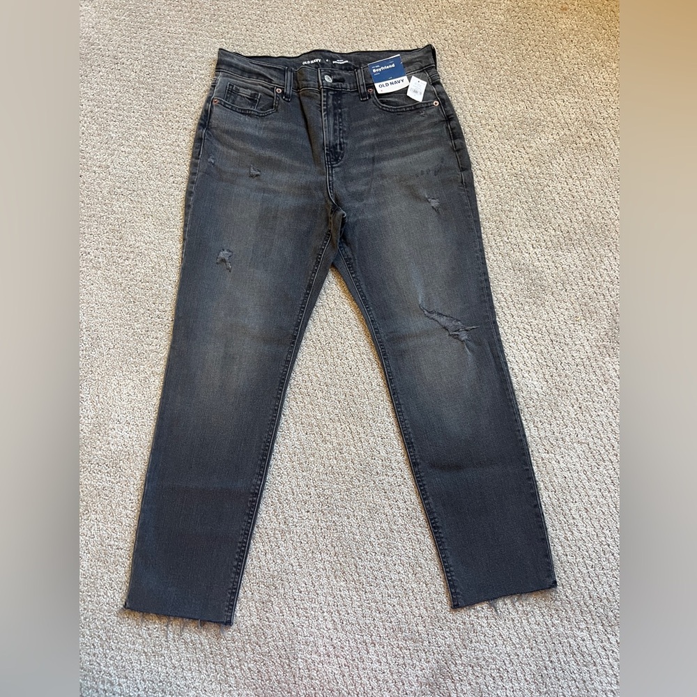 NWT Old Navy Boyfriend Grey Jeans with raw hem and rips. Size 4 Women’s